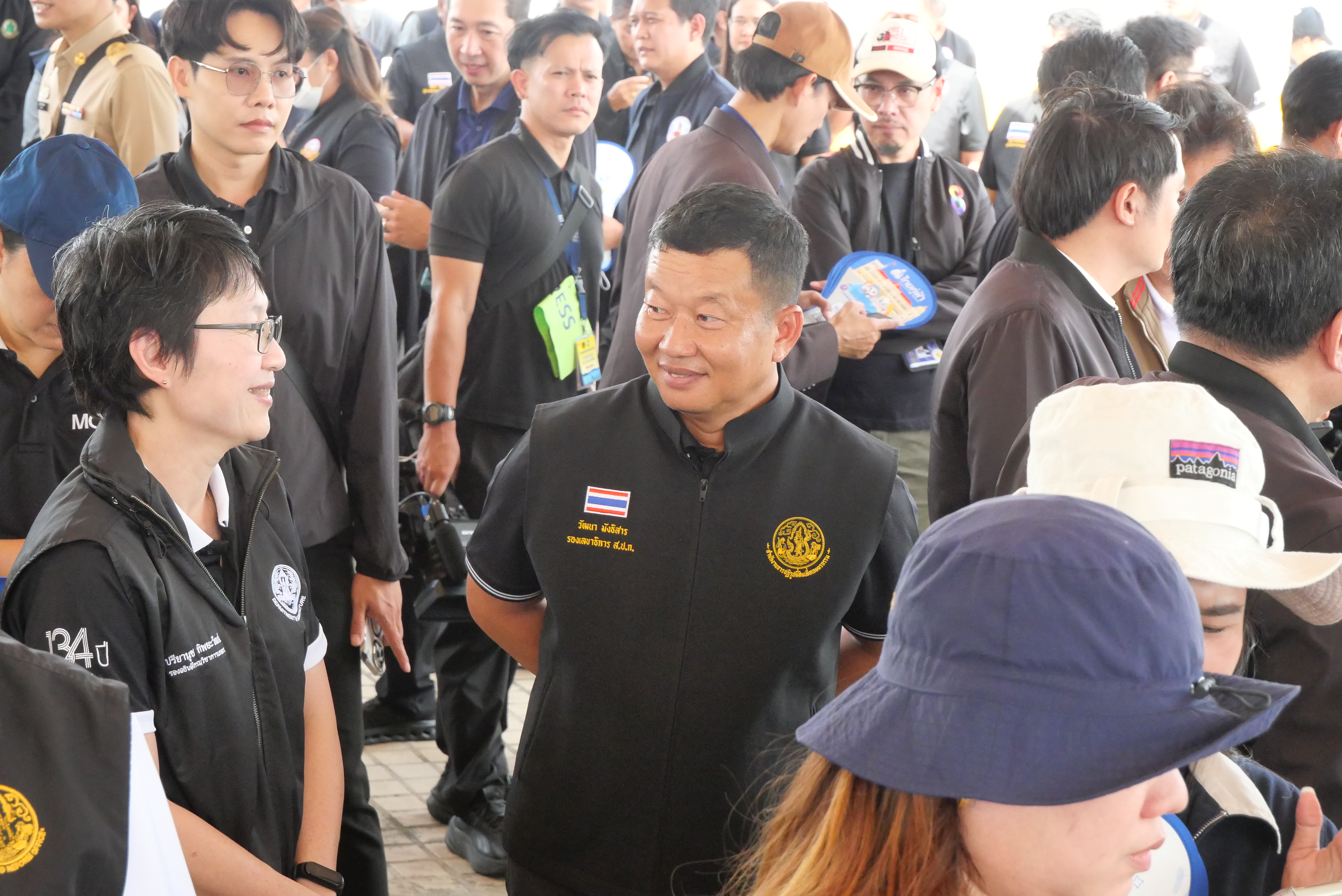 title - เลขาธิการ ส.ป.ก. พร้อมคณะ ร่วมลงพื้นที่กับคณะนายกรัฐมนตรี ติดตามการบริหารจัดการน้ำ เพิ่มศักยภาพระบายน้ำ ลดเสี่ยงน้ำท่วมหาดใหญ่ 